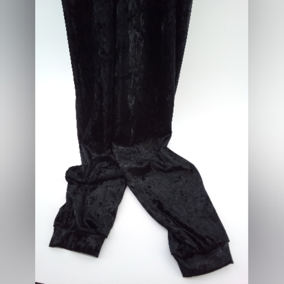 The Edit By Seventeen Juniors Chocker Neck Velvet Ankle Jumpsuit Black 9 - Picture 9 of 16